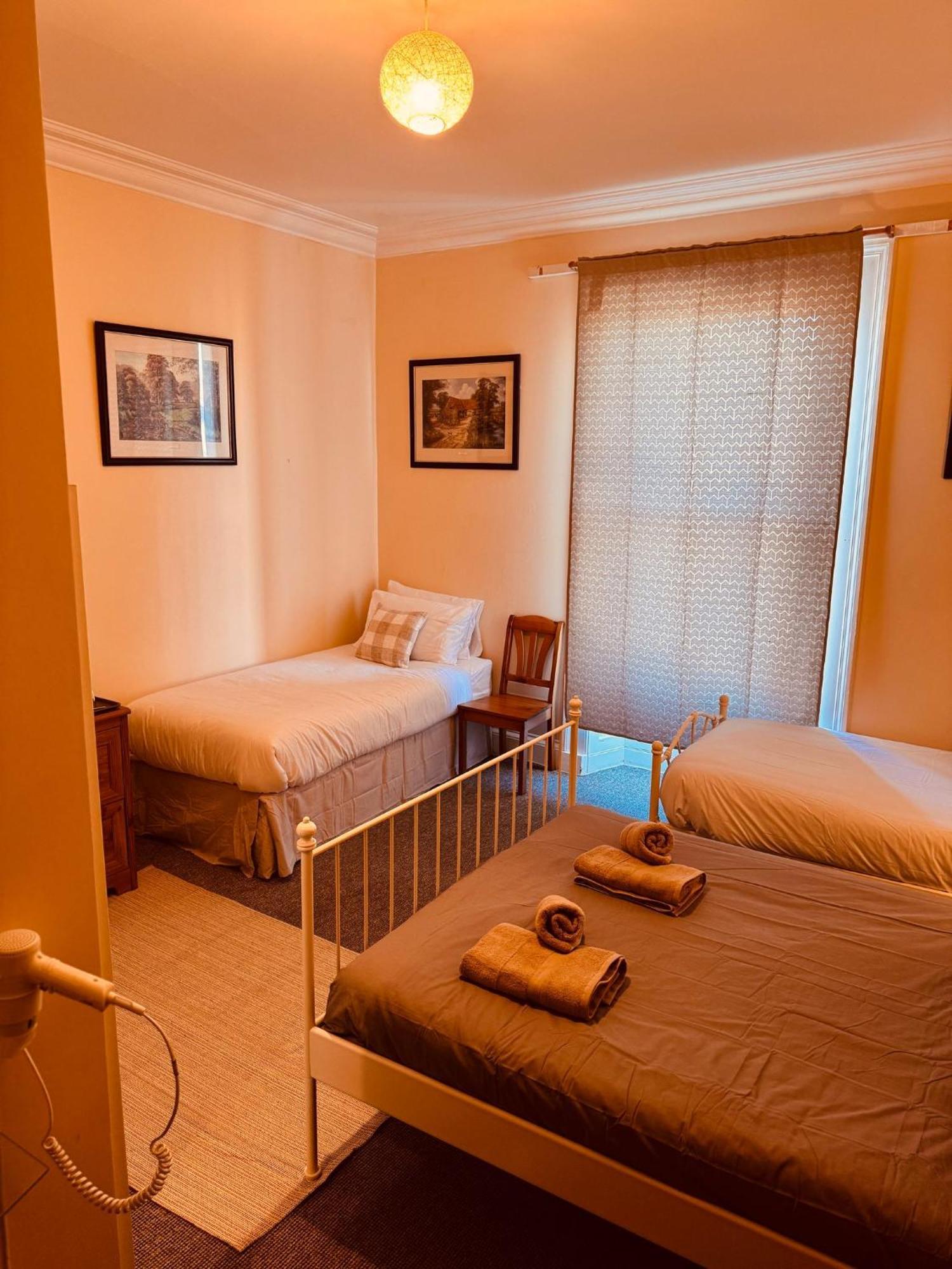 Edinburgh Travel Guest House Esterno foto