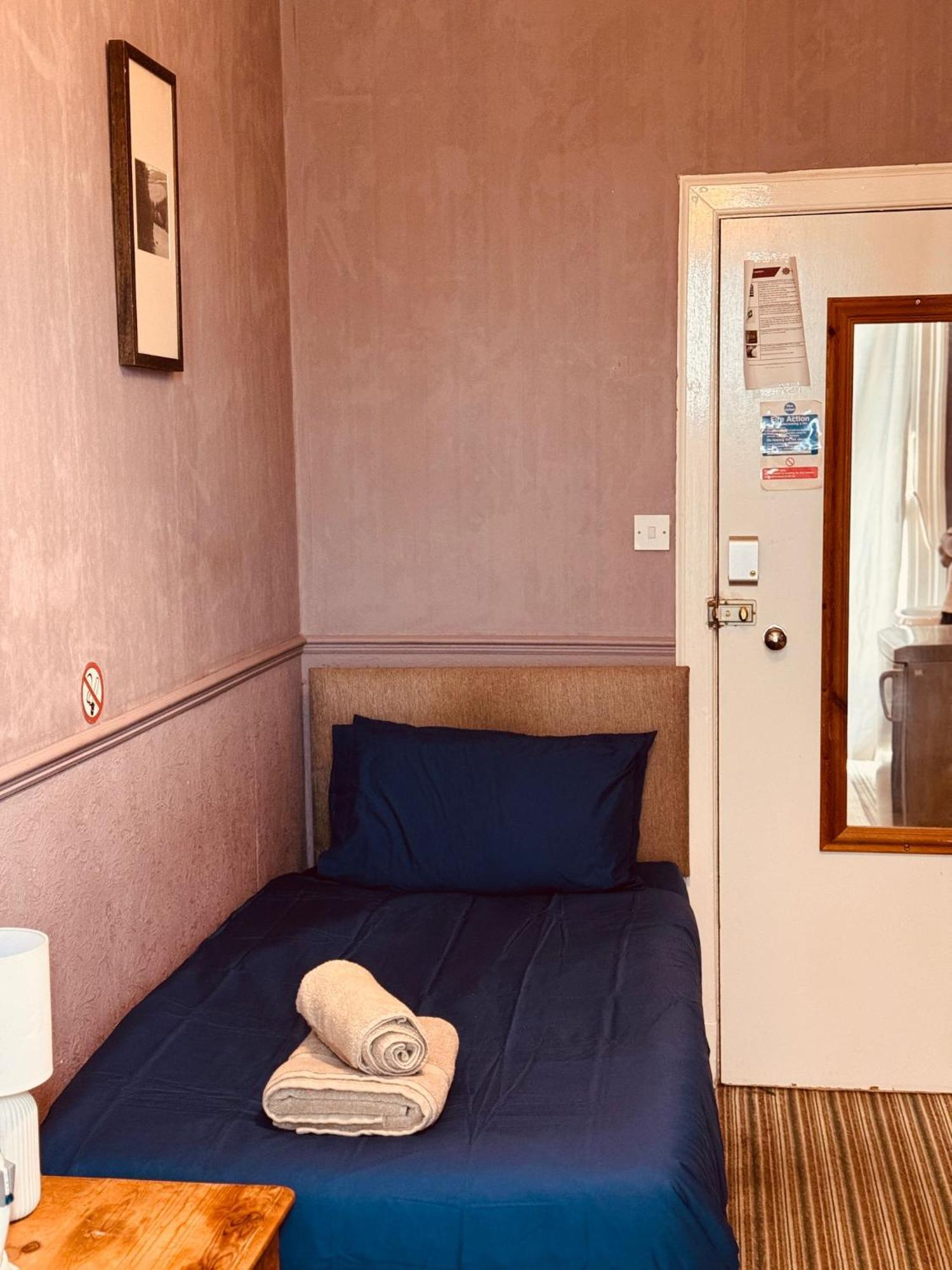 Edinburgh Travel Guest House Esterno foto